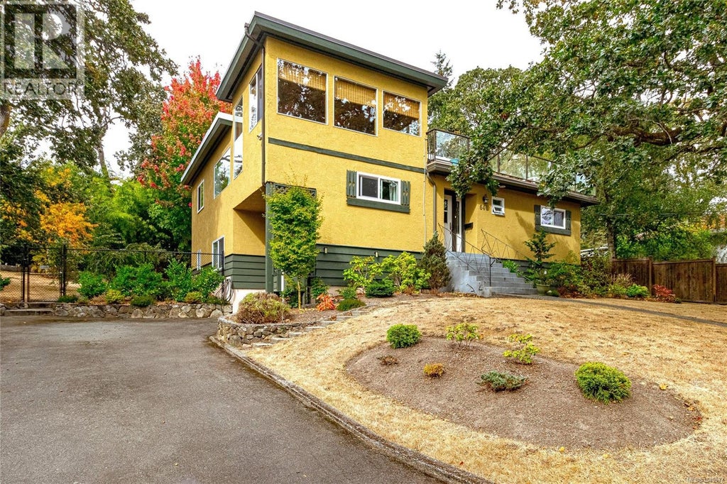 644 FERNHILL RD, ESQUIMALT, BC V9A 4Y9 - Image 1067685484.jpeg?d=l