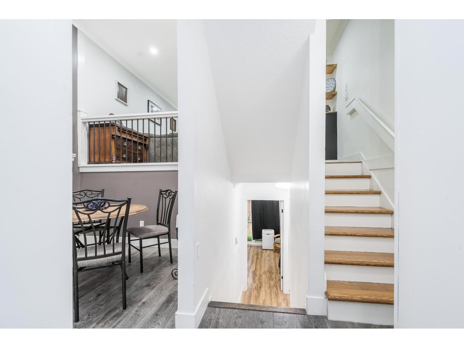 17 33923 E BOURQUIN CRESCENT