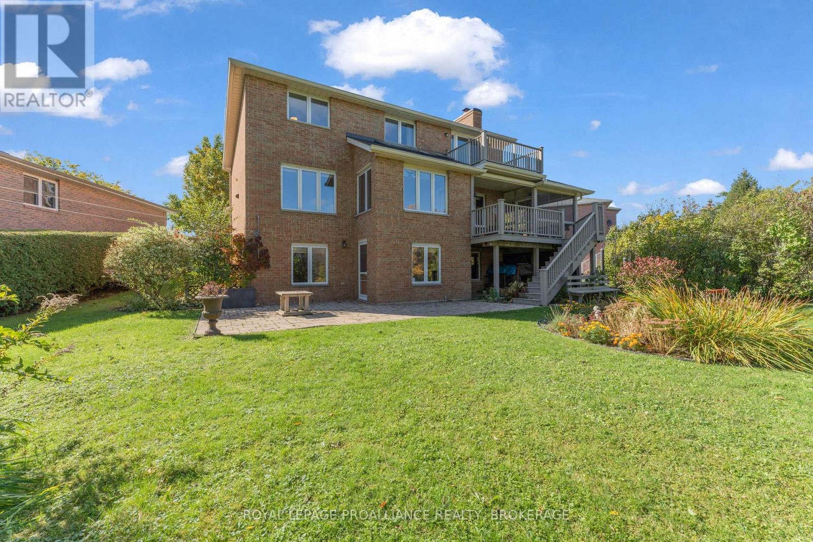 702 PARKSIDE CRESCENT