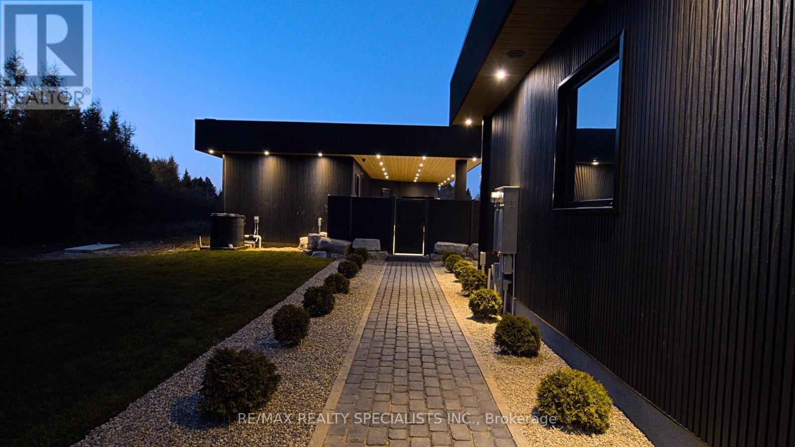 195043 AMARANTH EAST LUTHER TOWNLINE