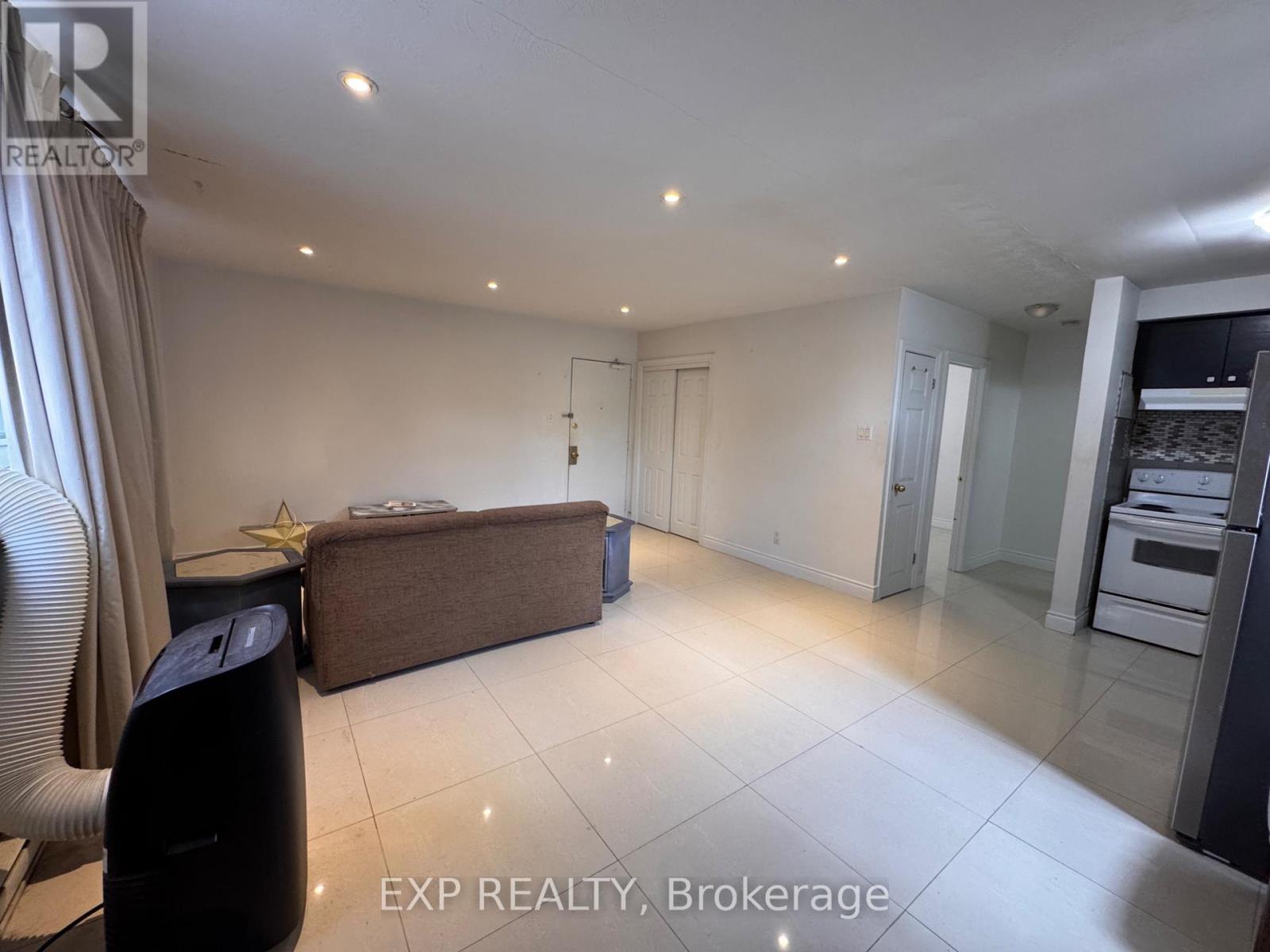 3 - 256 LAKESHORE ROAD E