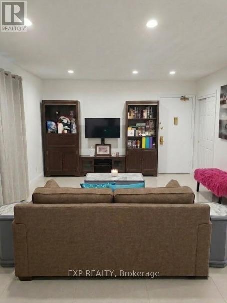 3 - 256 LAKESHORE ROAD E