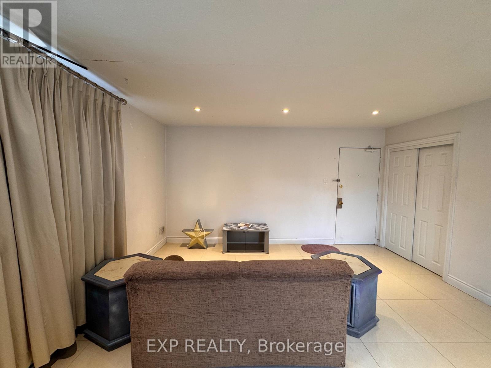 3 - 256 LAKESHORE ROAD E
