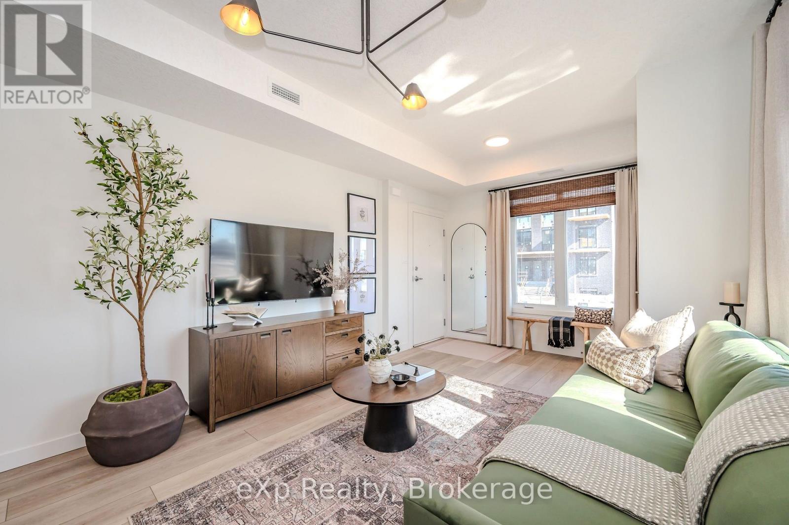 66 - 824 WOOLWICH STREET