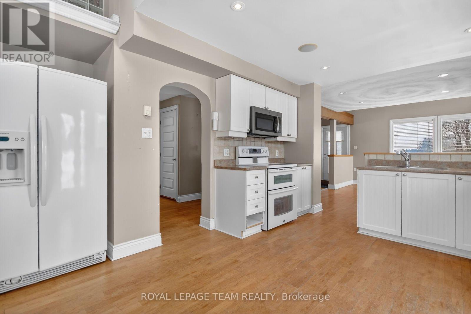5965 RIDEAU VALLEY DRIVE N