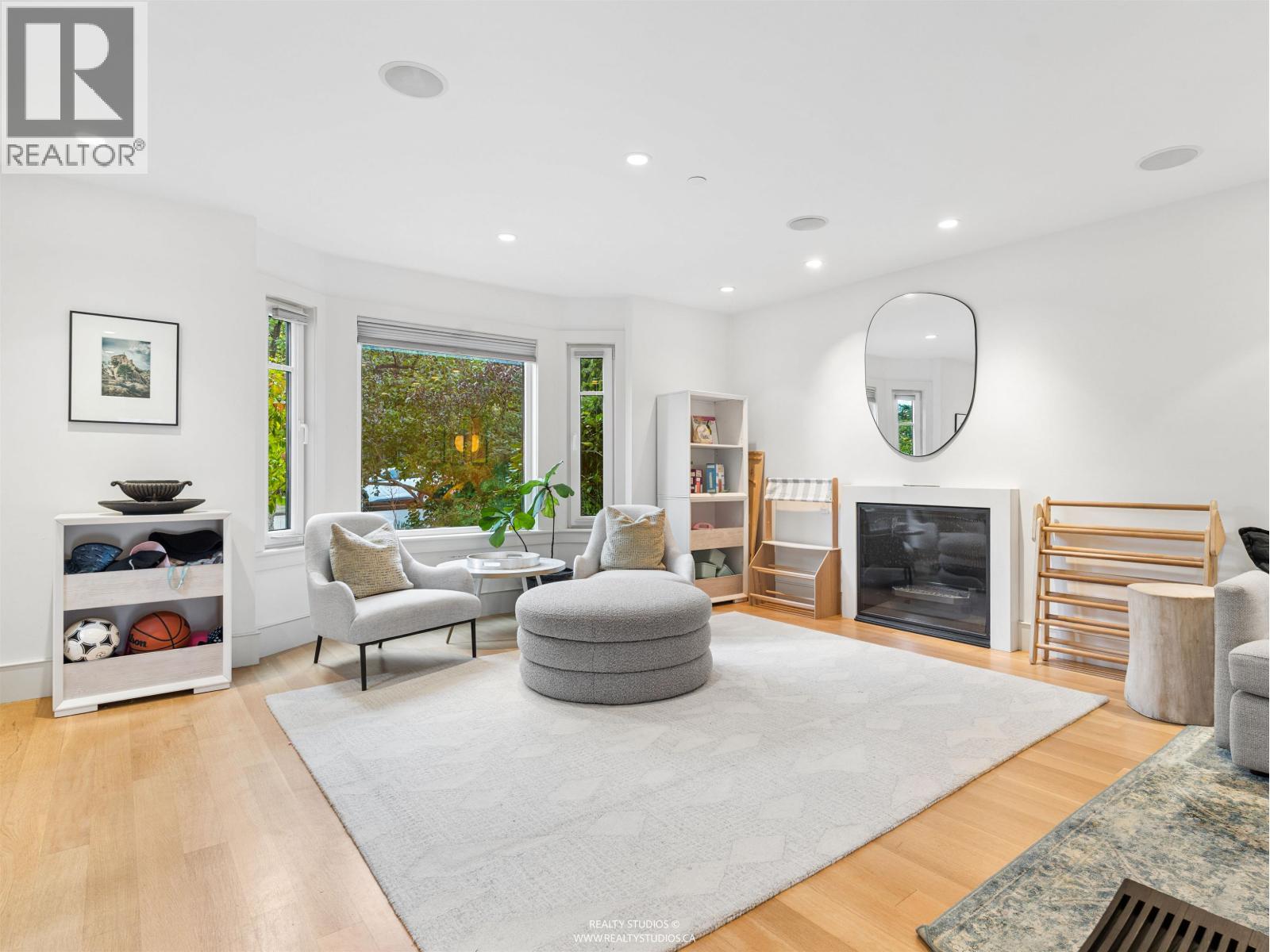 917 W 20TH AVENUE