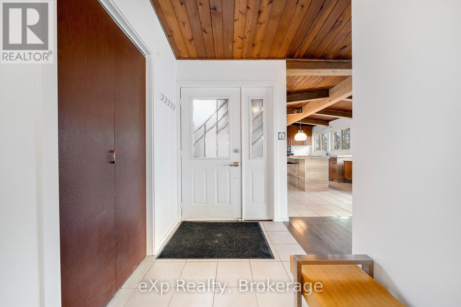 8 SUNSET AVENUE