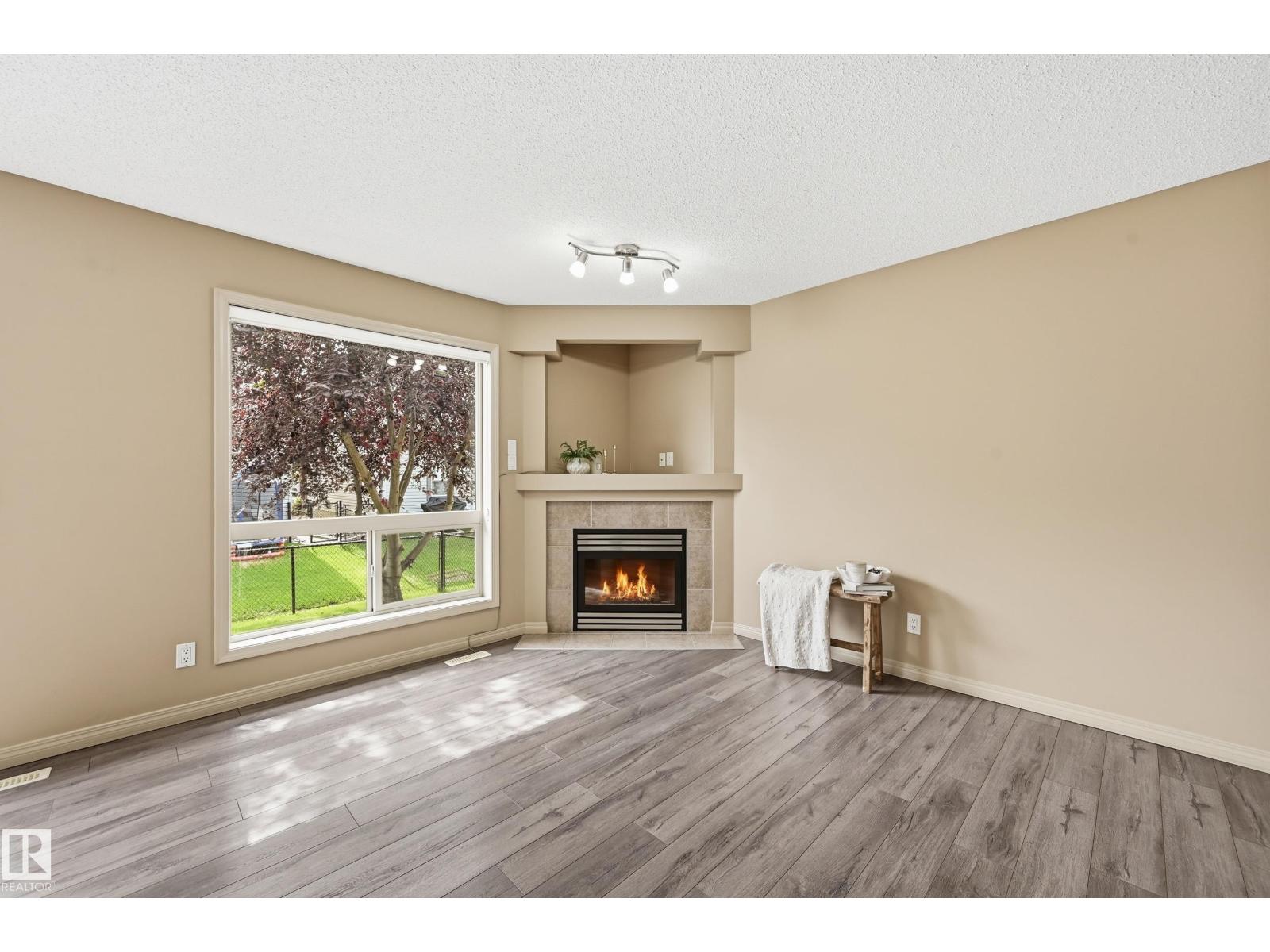 #60 1128 156 ST NW