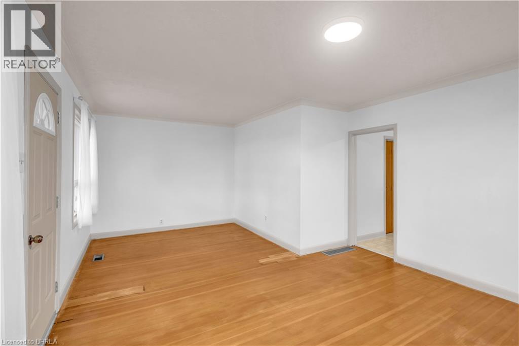 1097 COLBORNE Street W