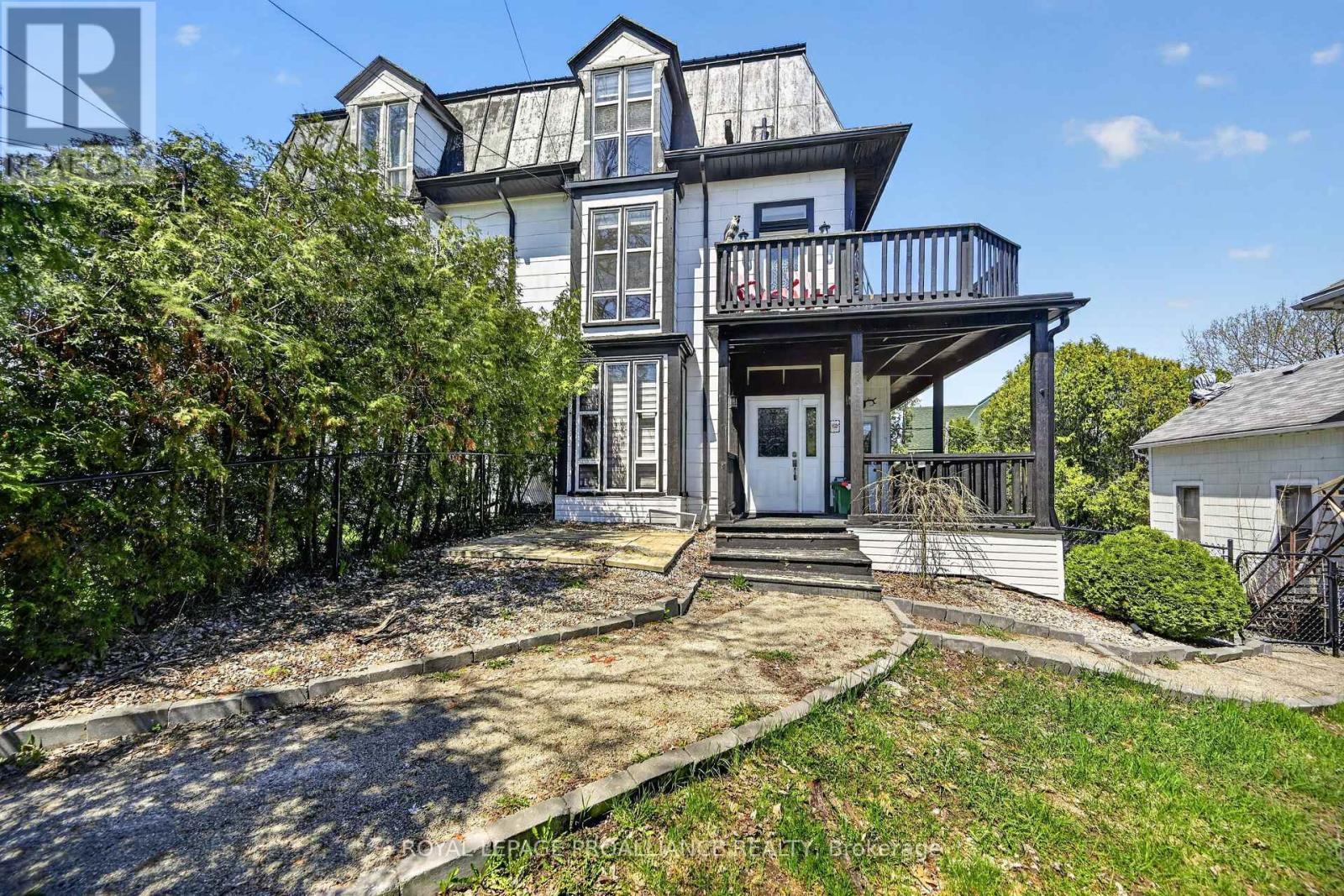 372 KING STREET W