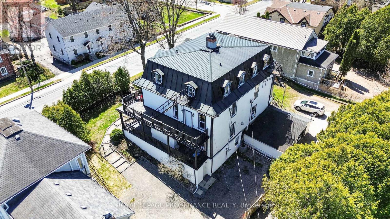 372 KING STREET W
