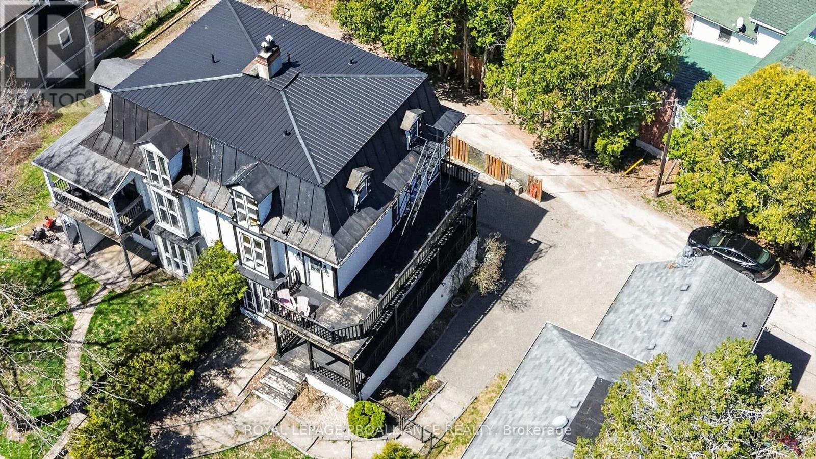 372 KING STREET W