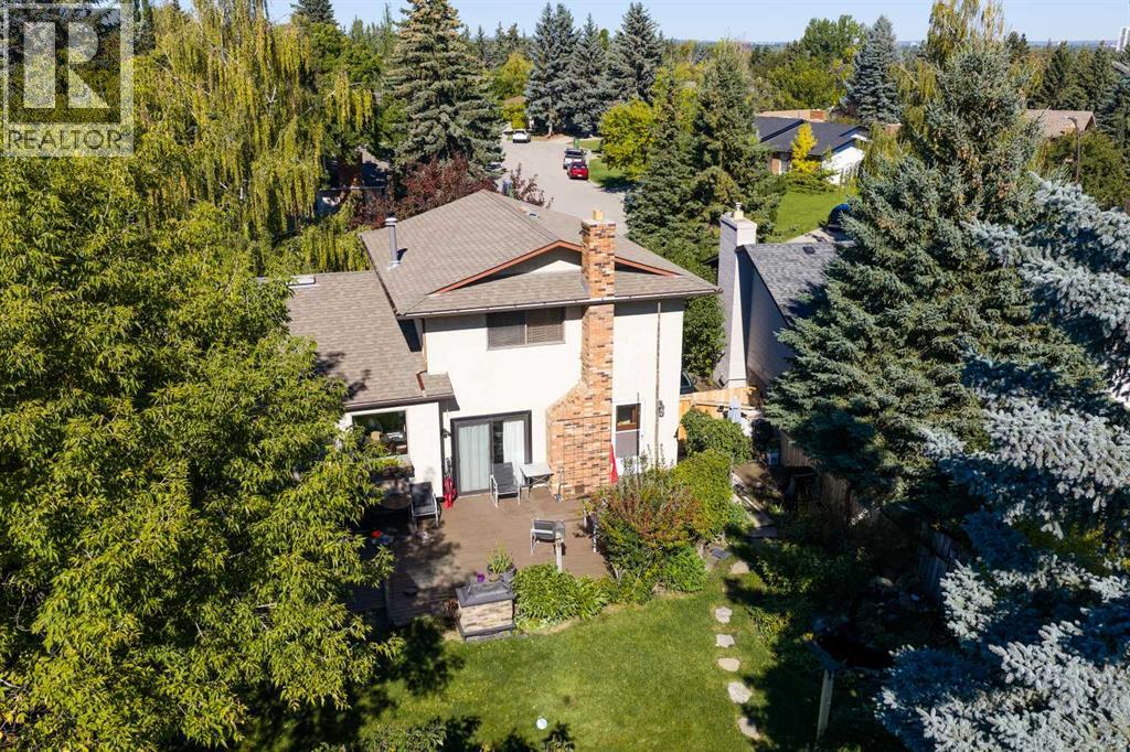 544 BROOKMERE Crescent SW