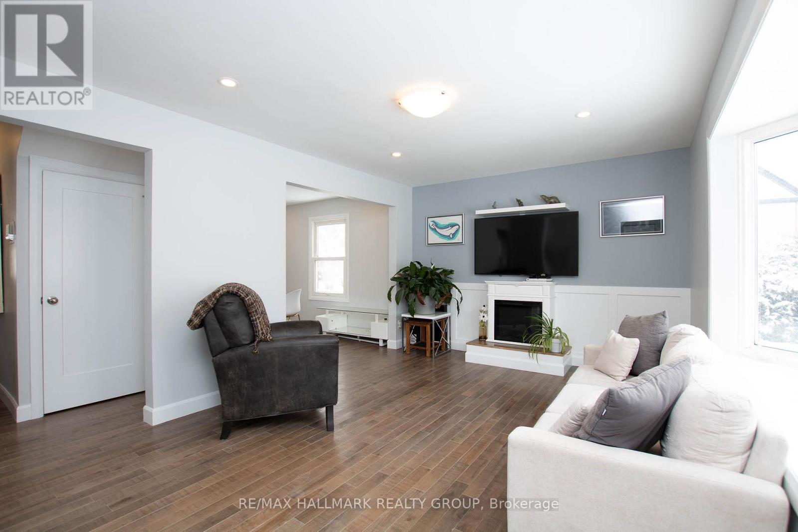929 MERIVALE ROAD