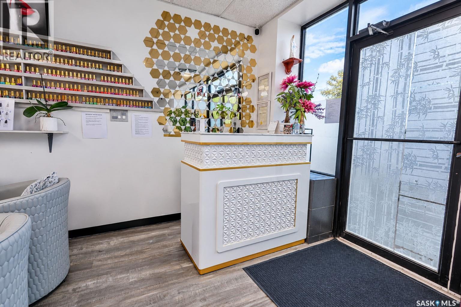#12 77 15th STREET E
