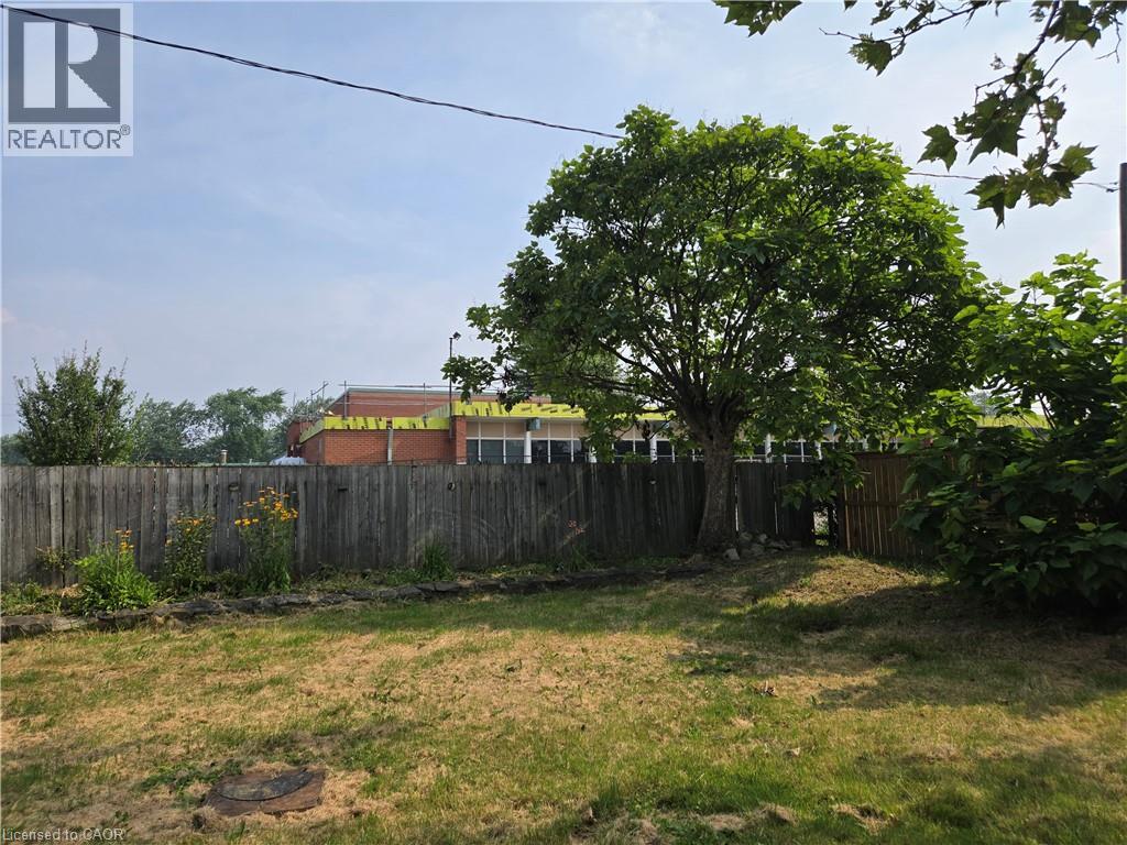 16 BRODERICK Avenue