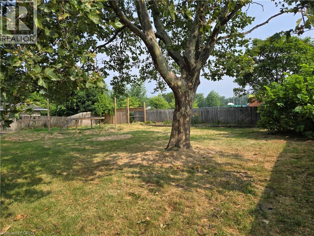 16 BRODERICK Avenue