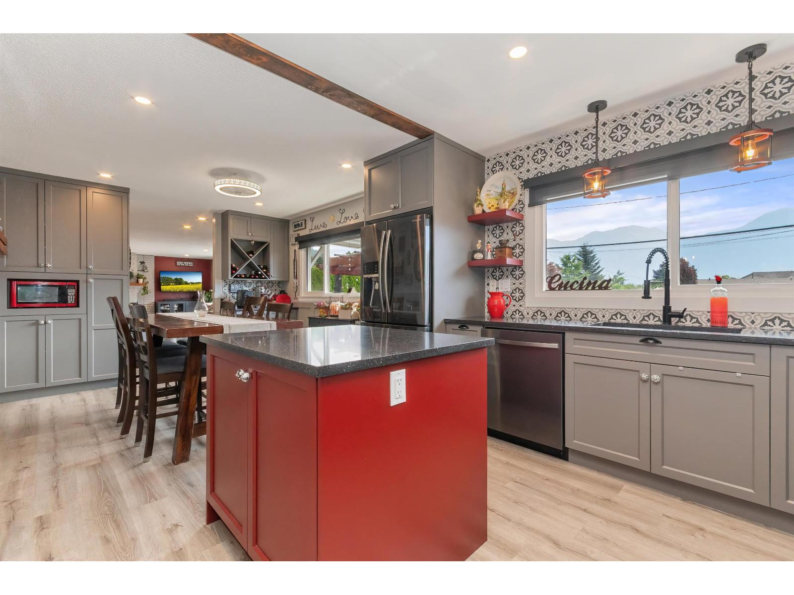 1549 PINEWOOD AVENUE, Agassiz