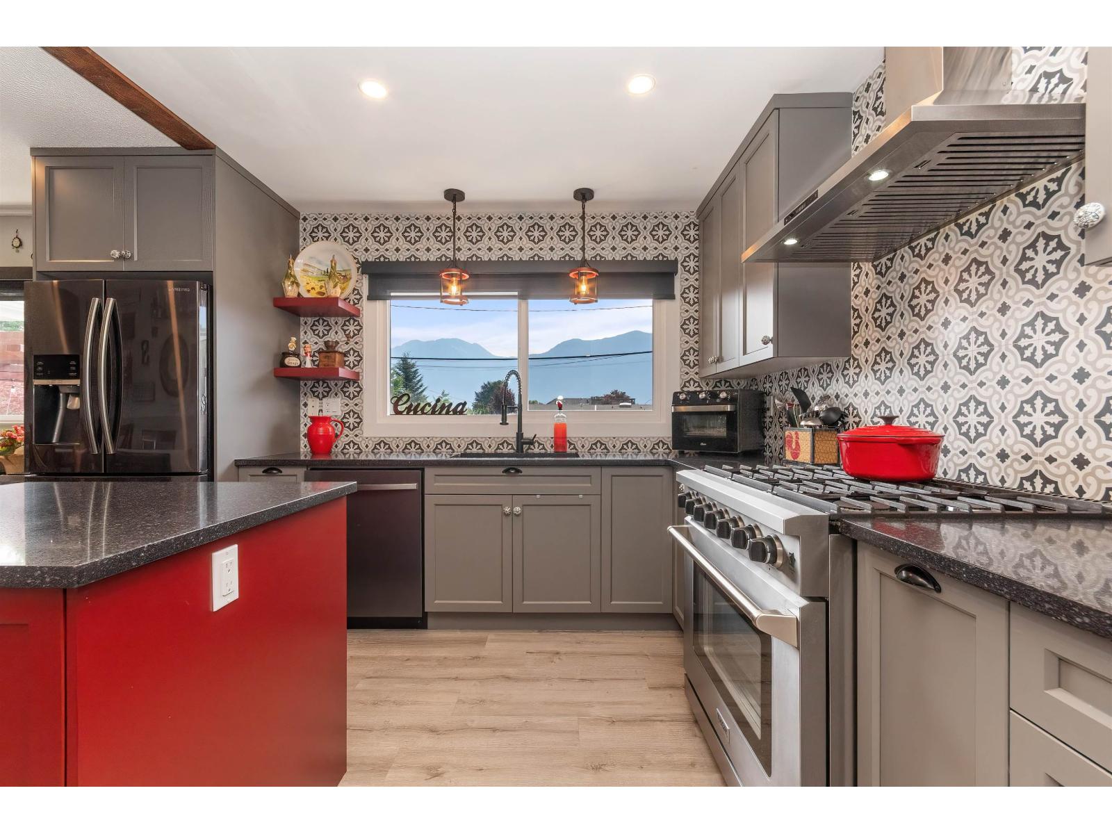 1549 PINEWOOD AVENUE, Agassiz