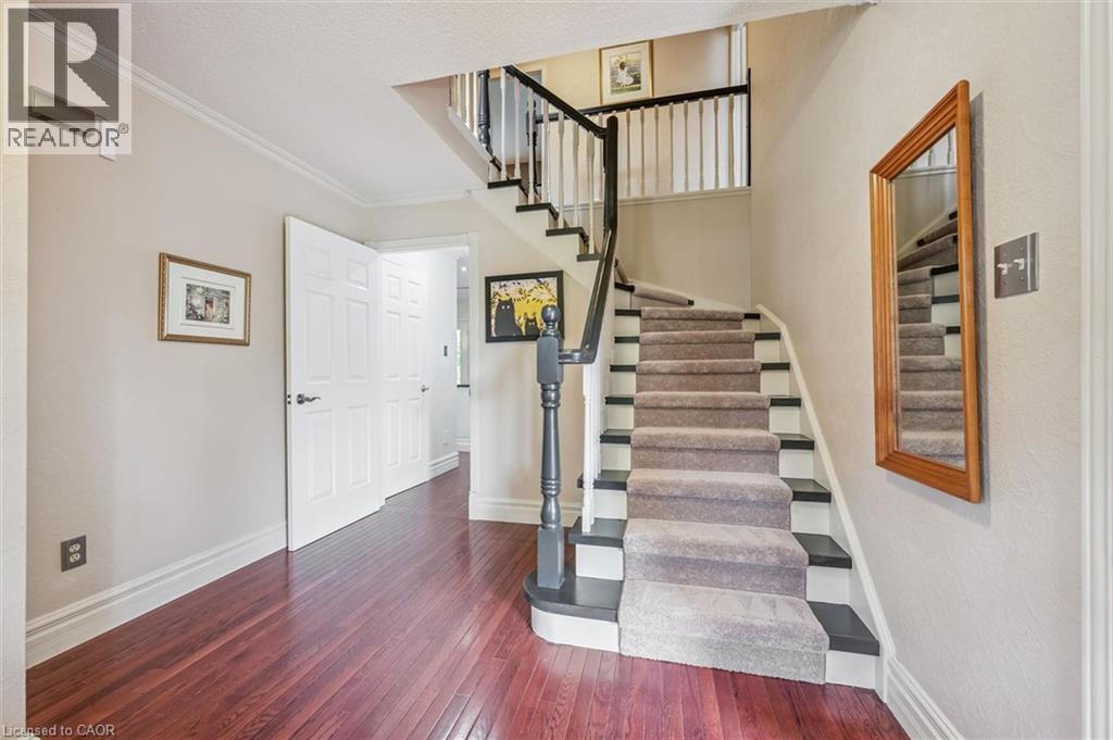 21 TINATAWA Court