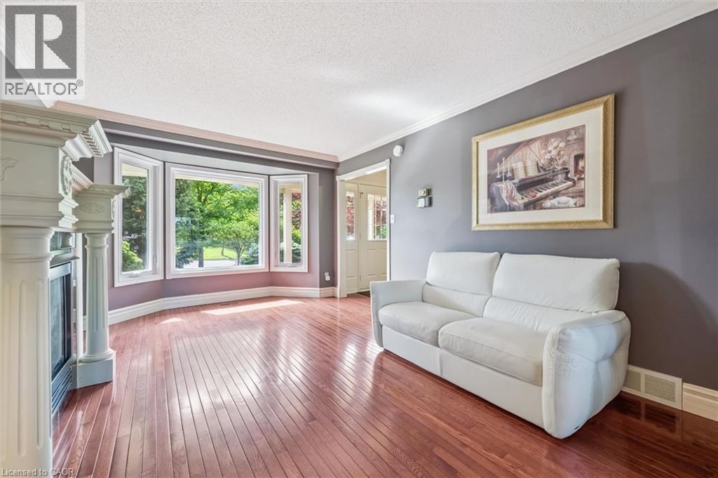 21 TINATAWA Court