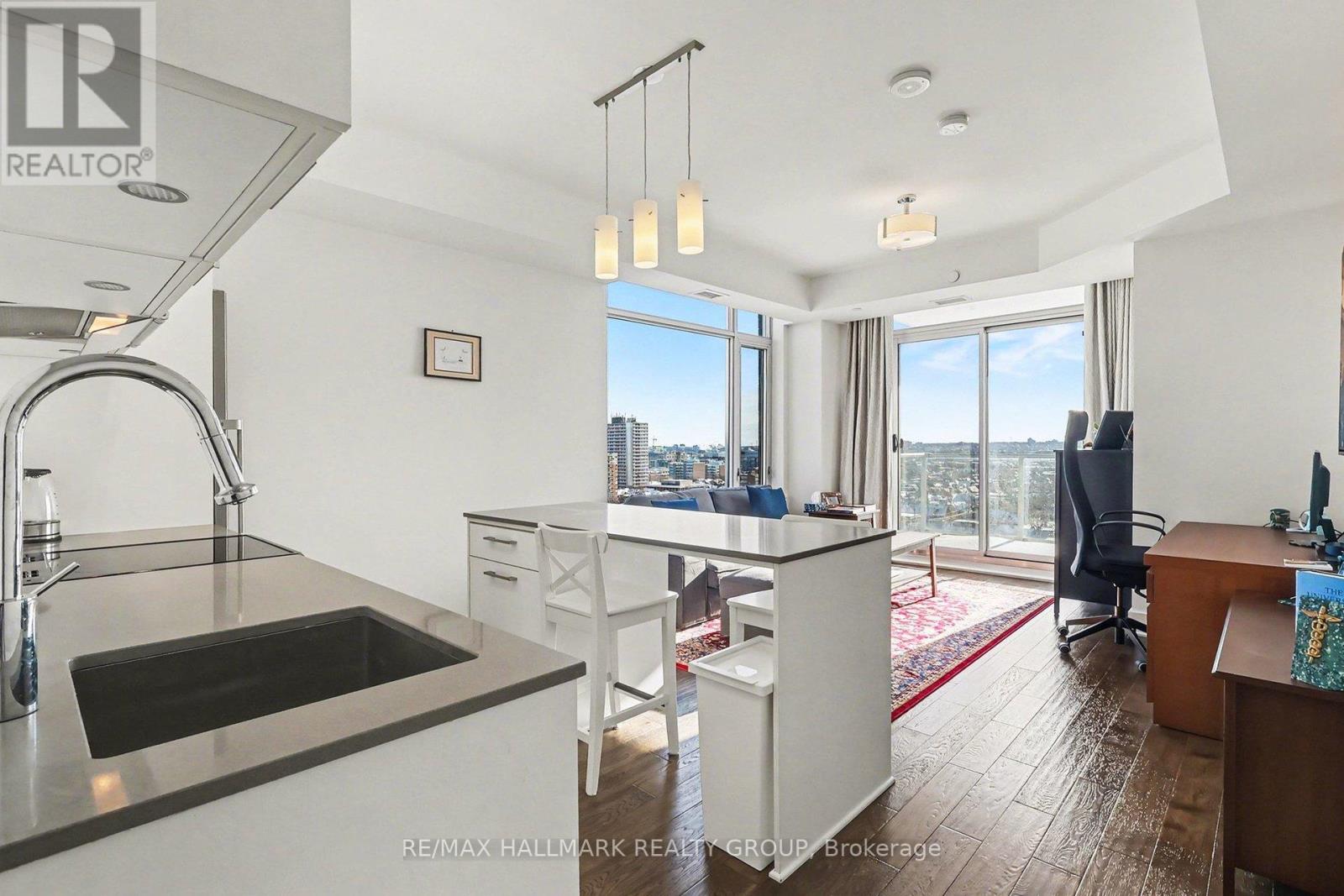 1412 - 255 BAY STREET