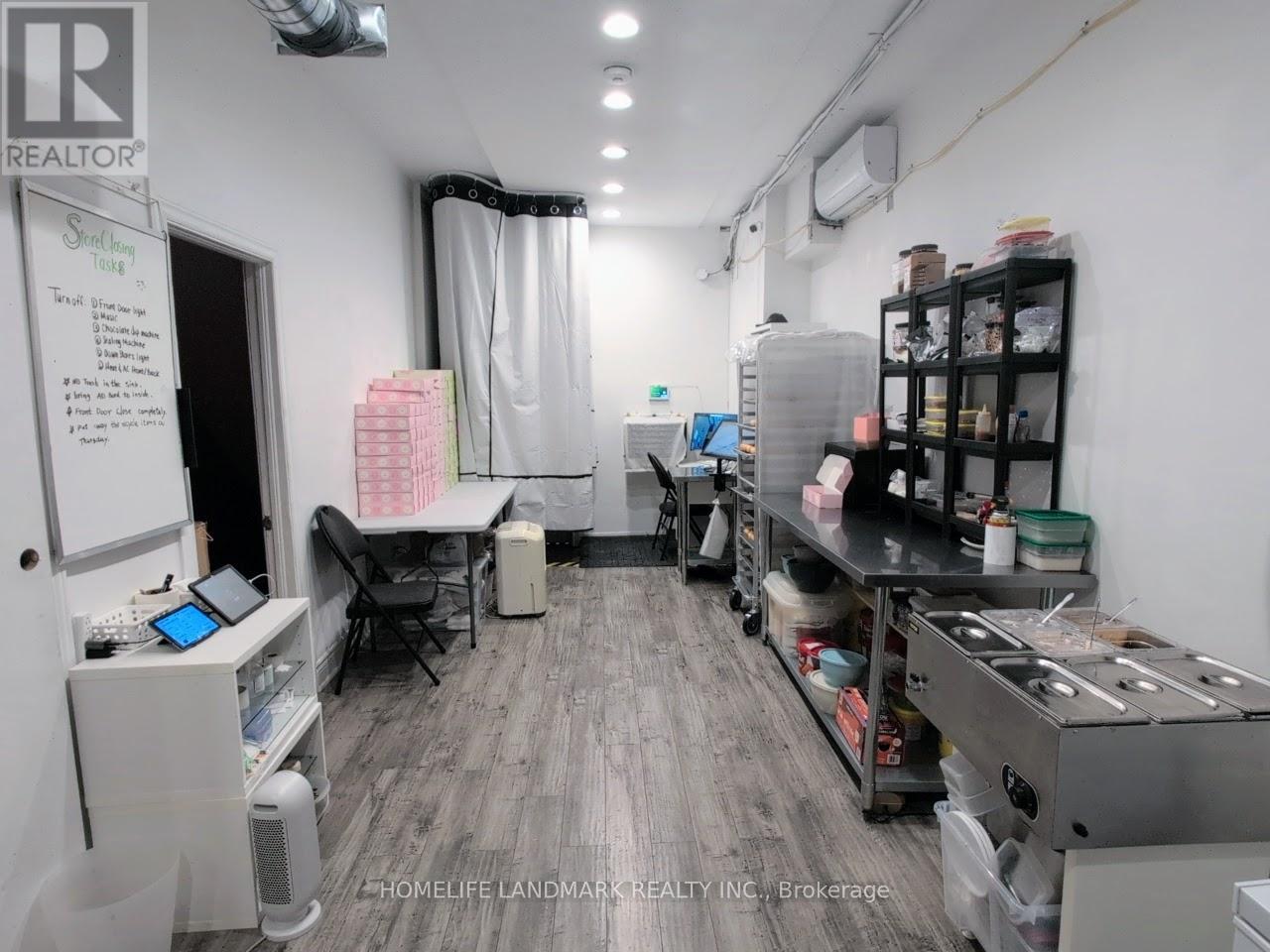 677 QUEEN STREET W