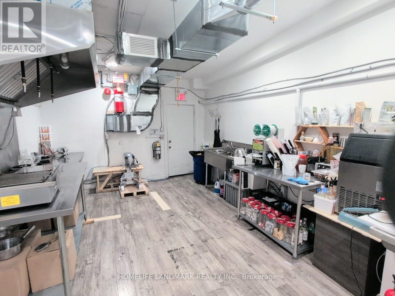 677 QUEEN STREET W