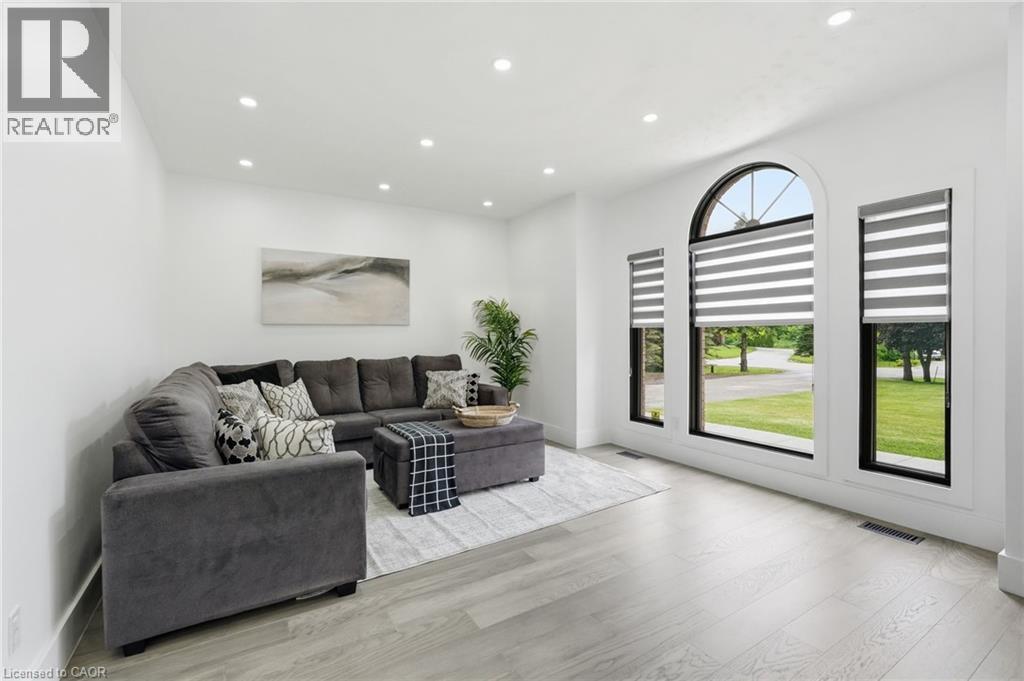 2 CURRIE Drive