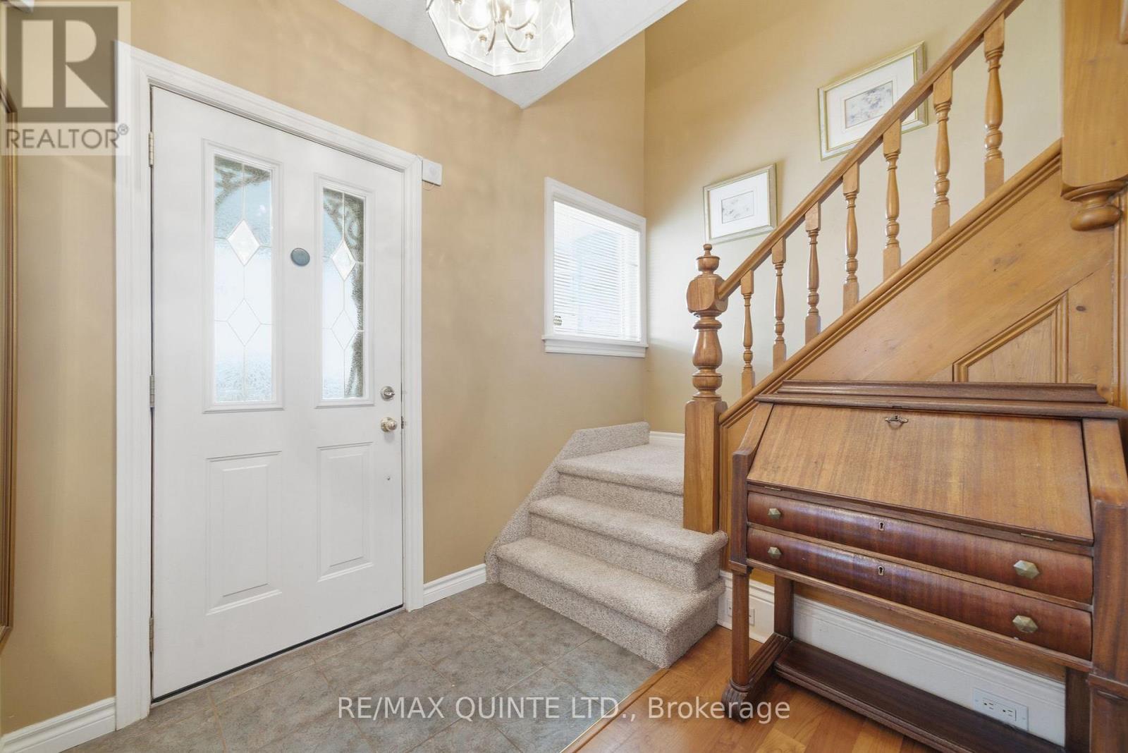 94 DUNDAS STREET E