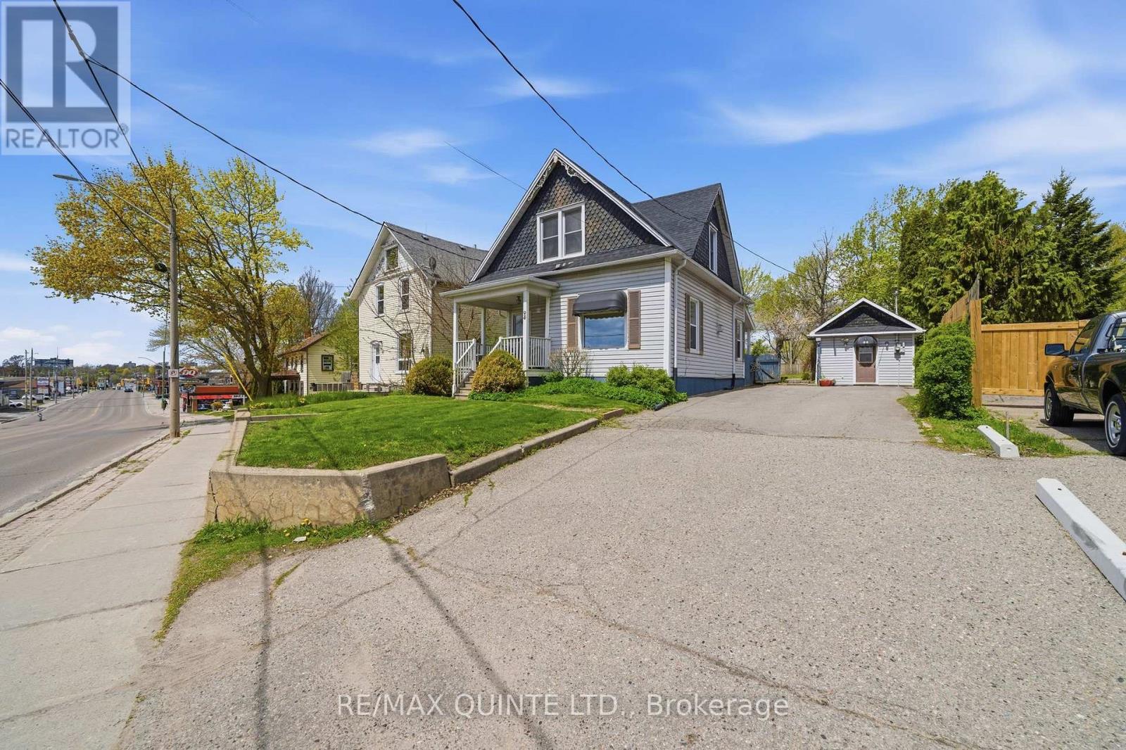 94 DUNDAS STREET E