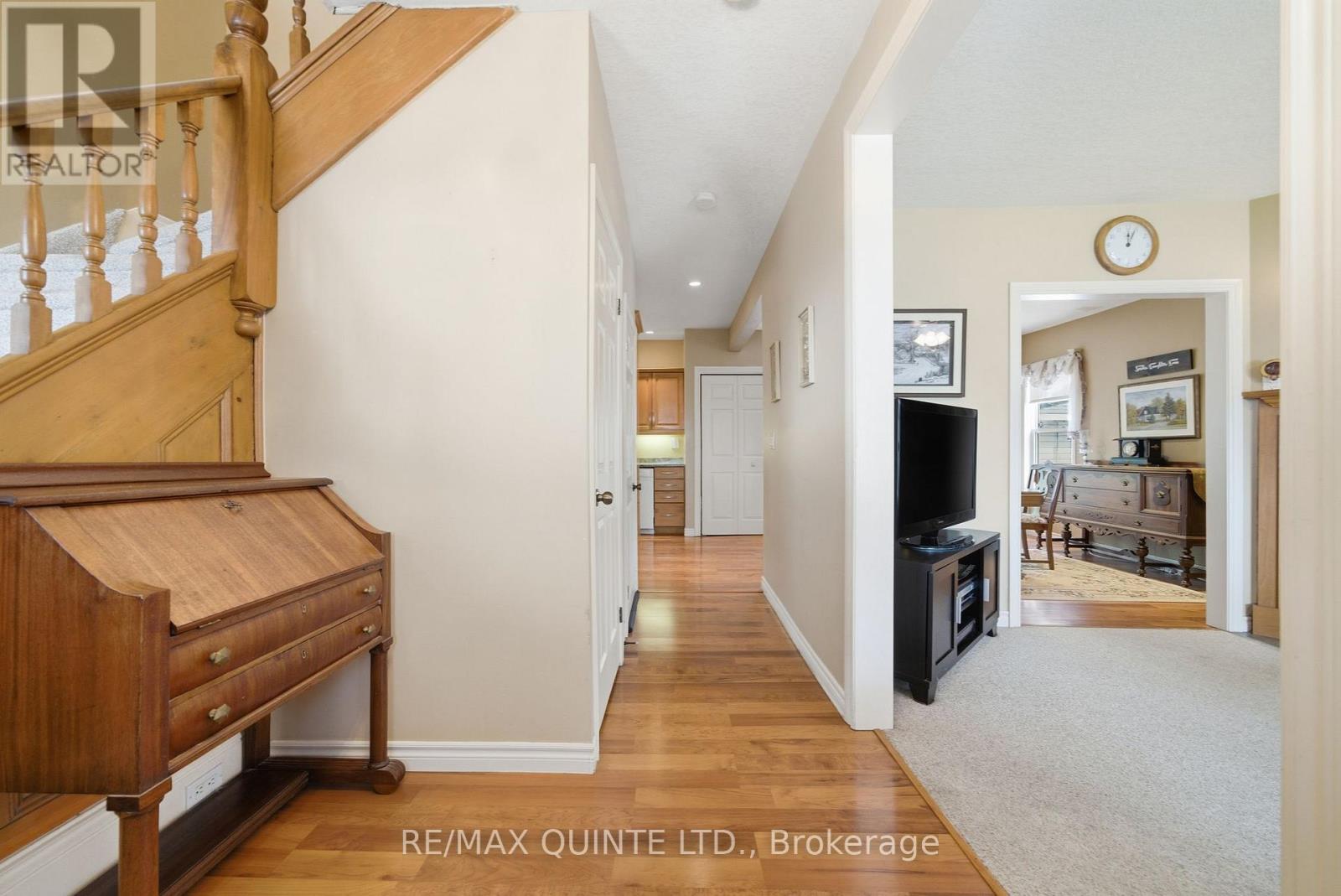 94 DUNDAS STREET E