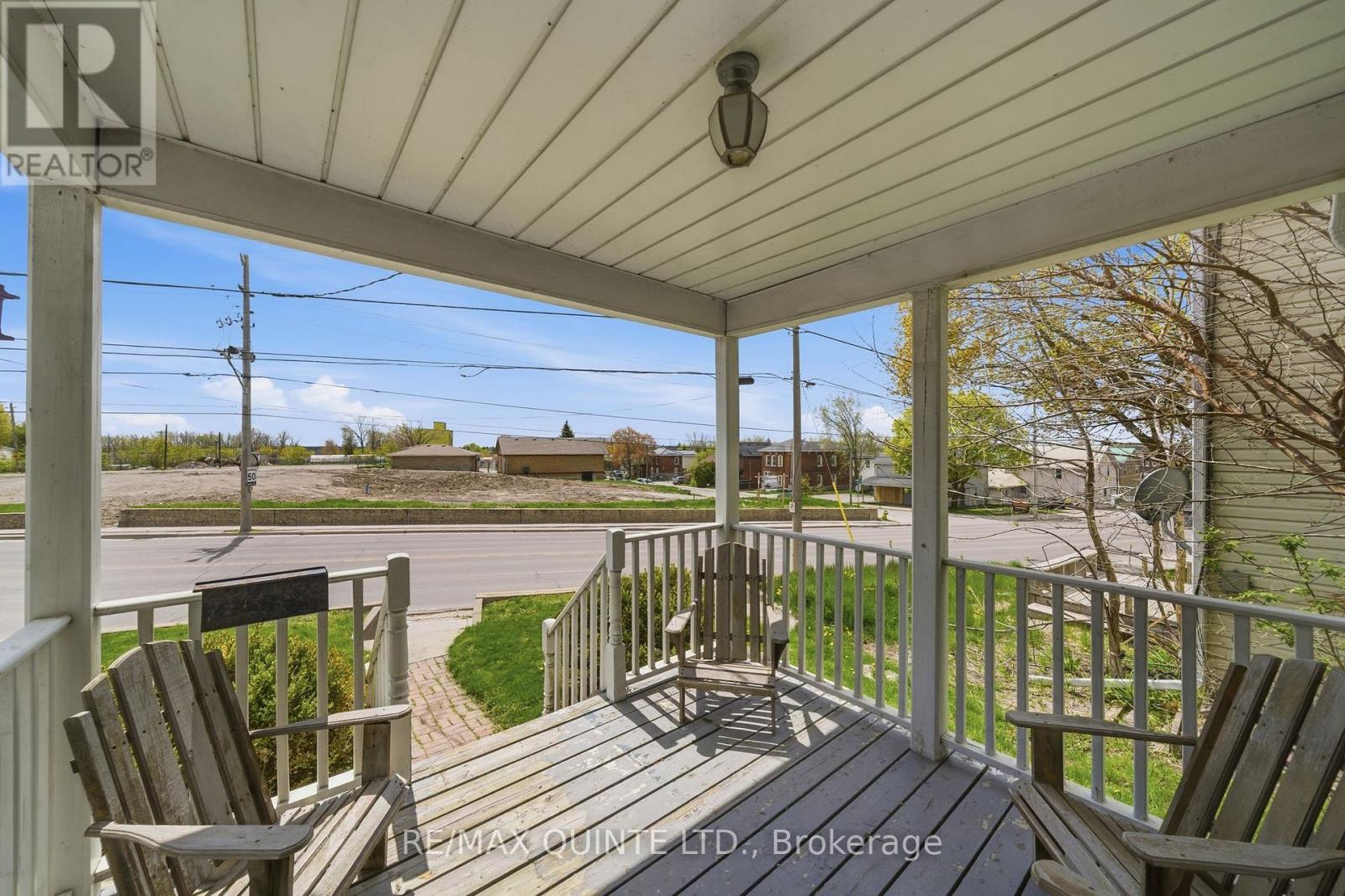 94 DUNDAS STREET E