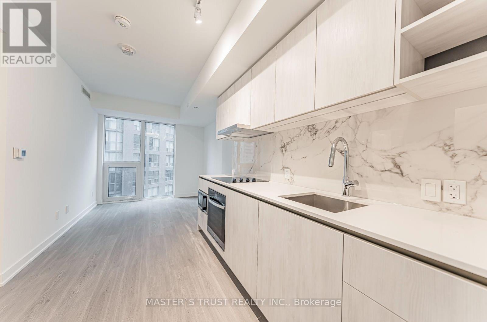 701 - 8 WELLESLEY STREET W