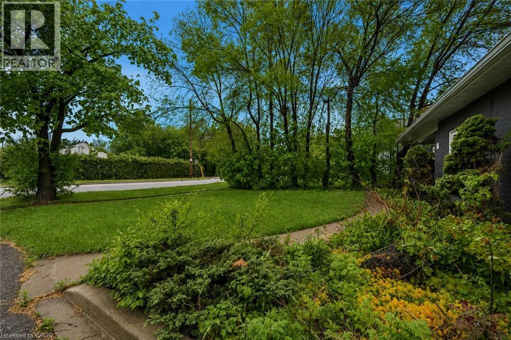 16 WOODWARD Avenue
