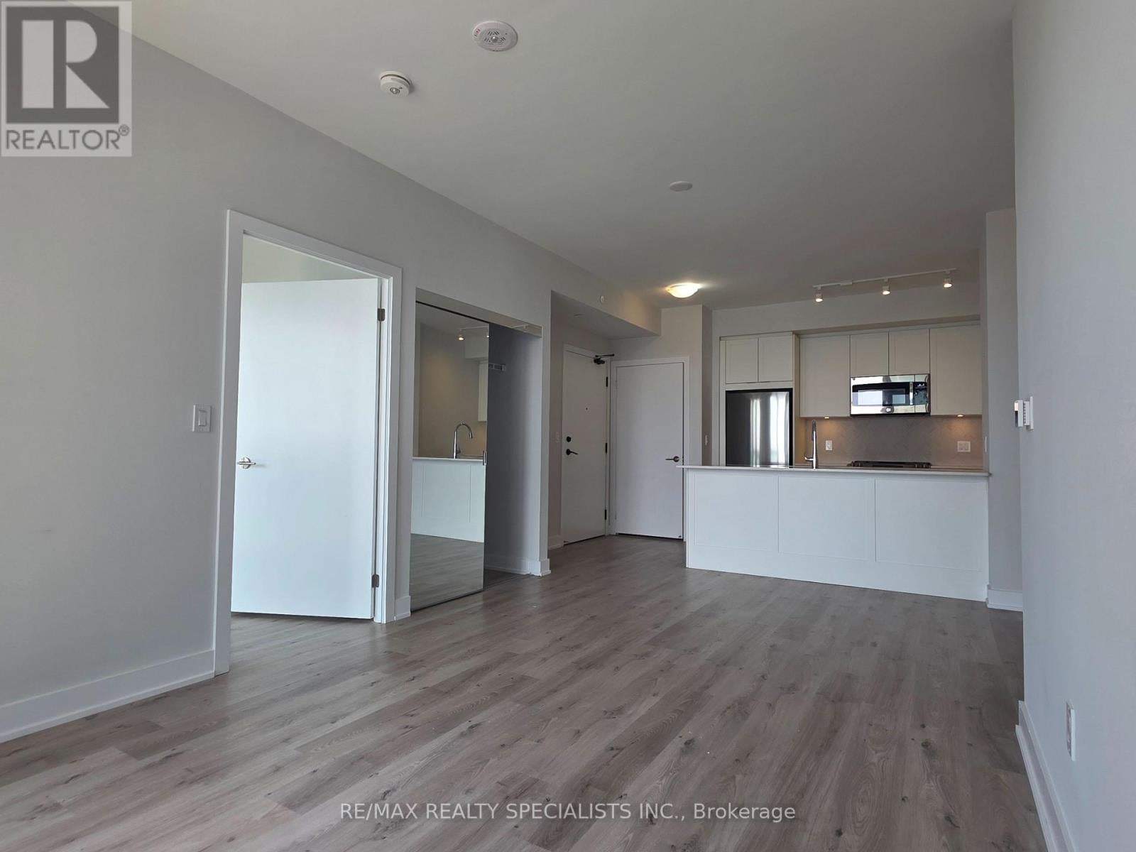 1407 - 430 SQUARE ONE DRIVE
