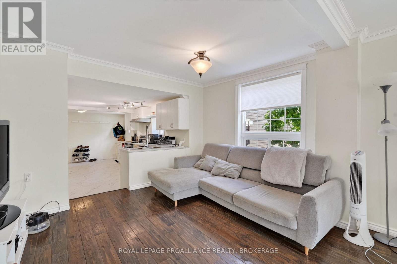 167-169 CENTRE STREET N