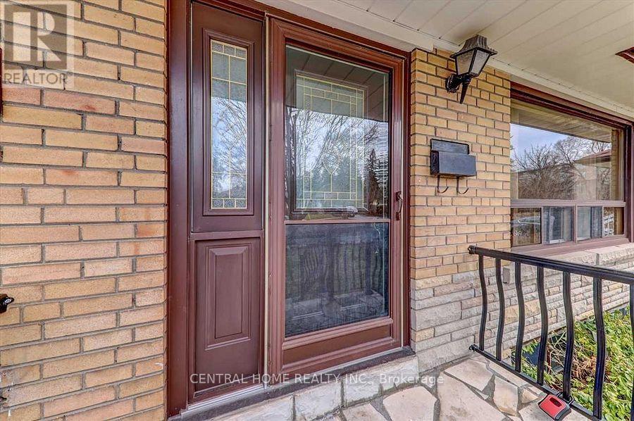 3 HOLTON ROAD