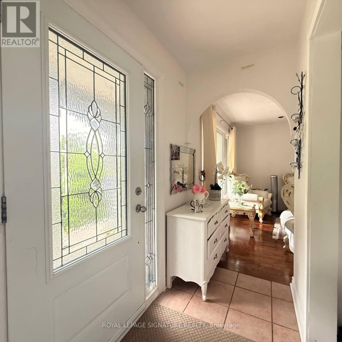 117 ROMFIELD CIRCUIT