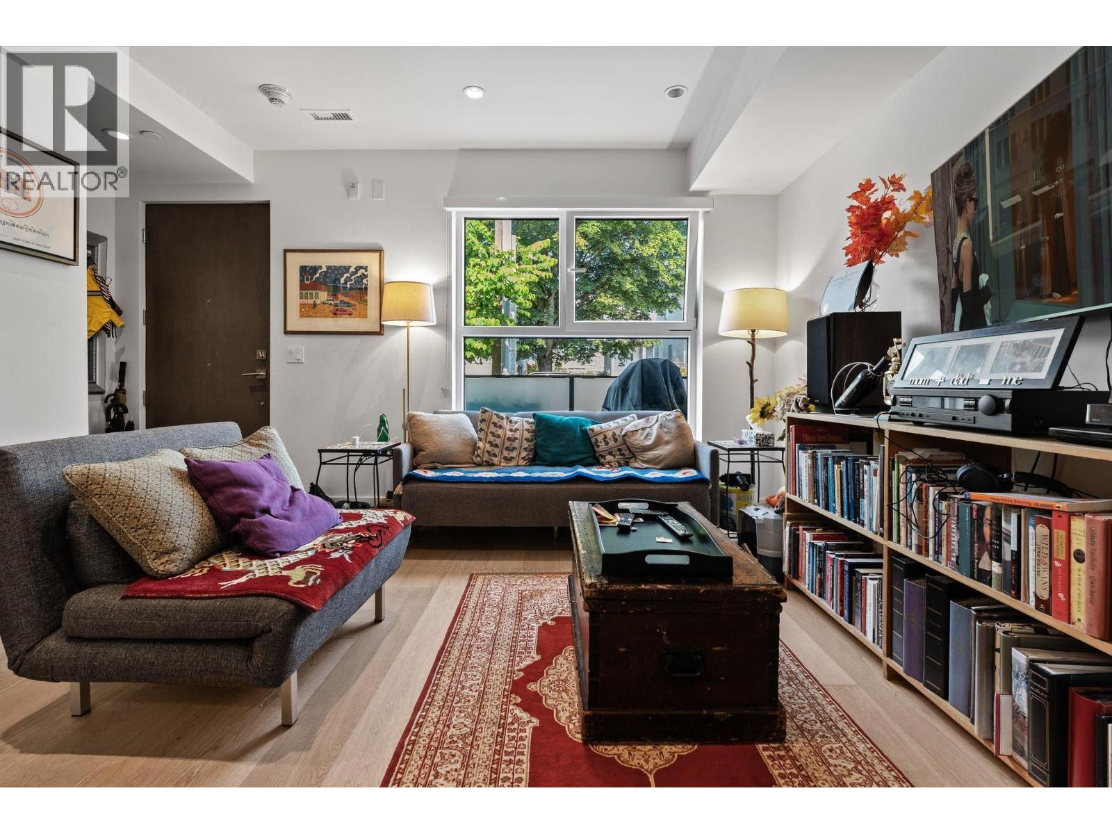 156 W WOODSTOCK AVENUE