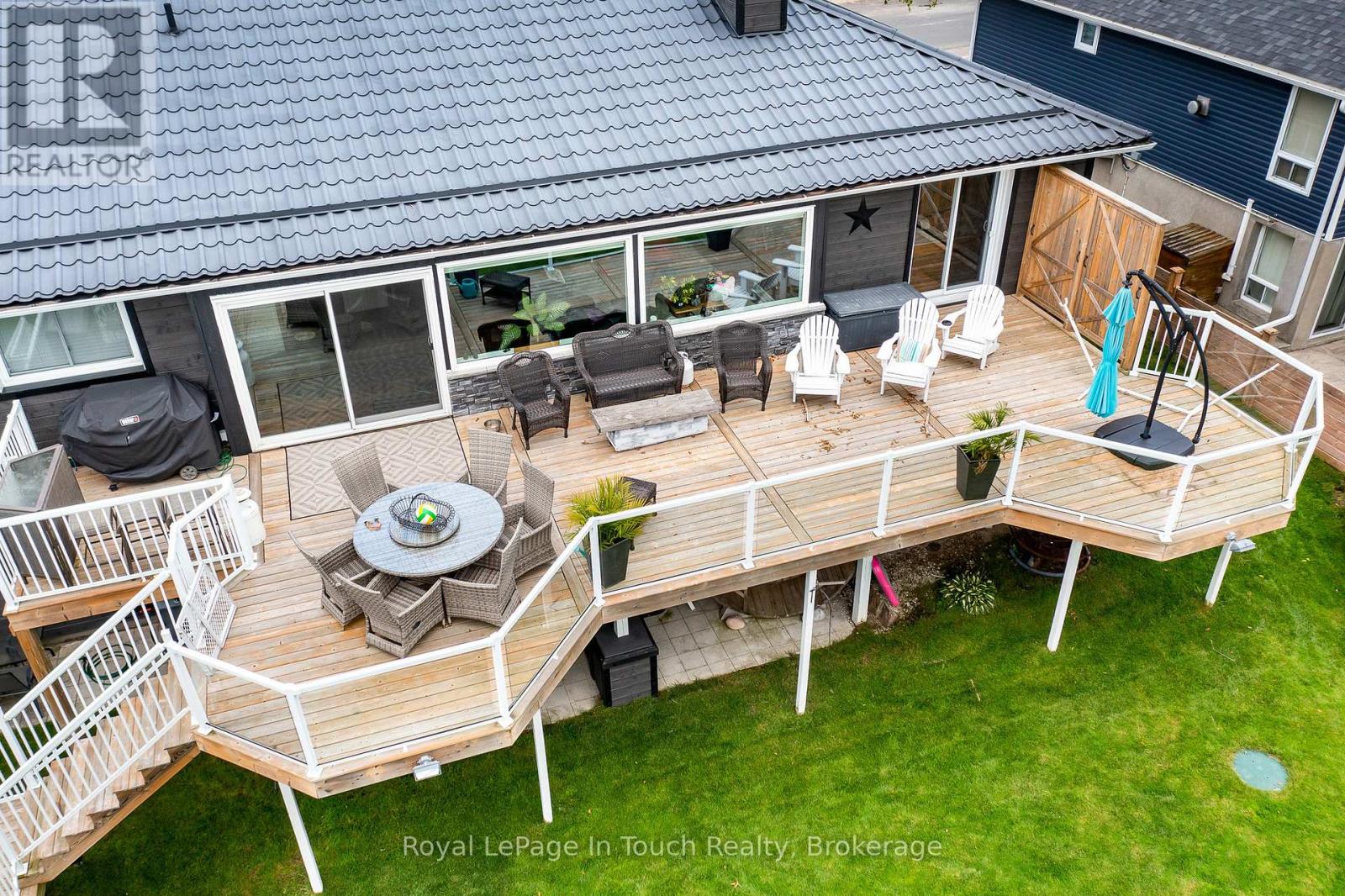 8 TINY BEACHES ROAD S