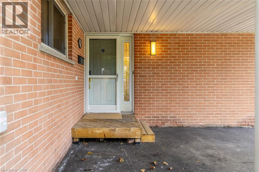 2697 HOLLINGTON Crescent