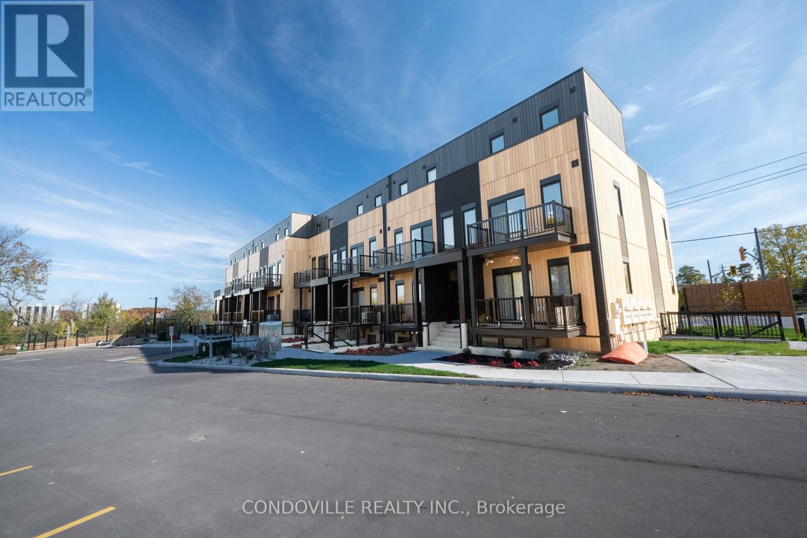 3 - 854 DOON VILLAGE ROAD E