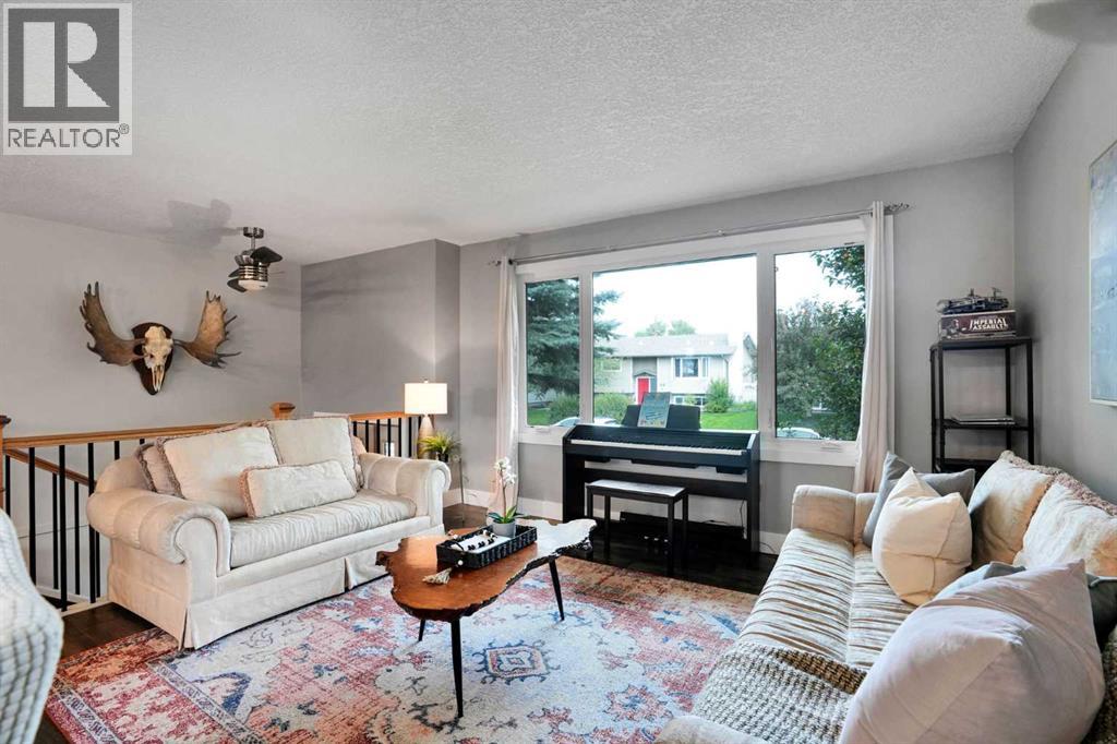 35 Queen Isabella Close SE