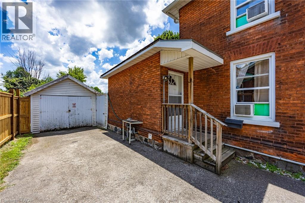 302 SIMCOE Street
