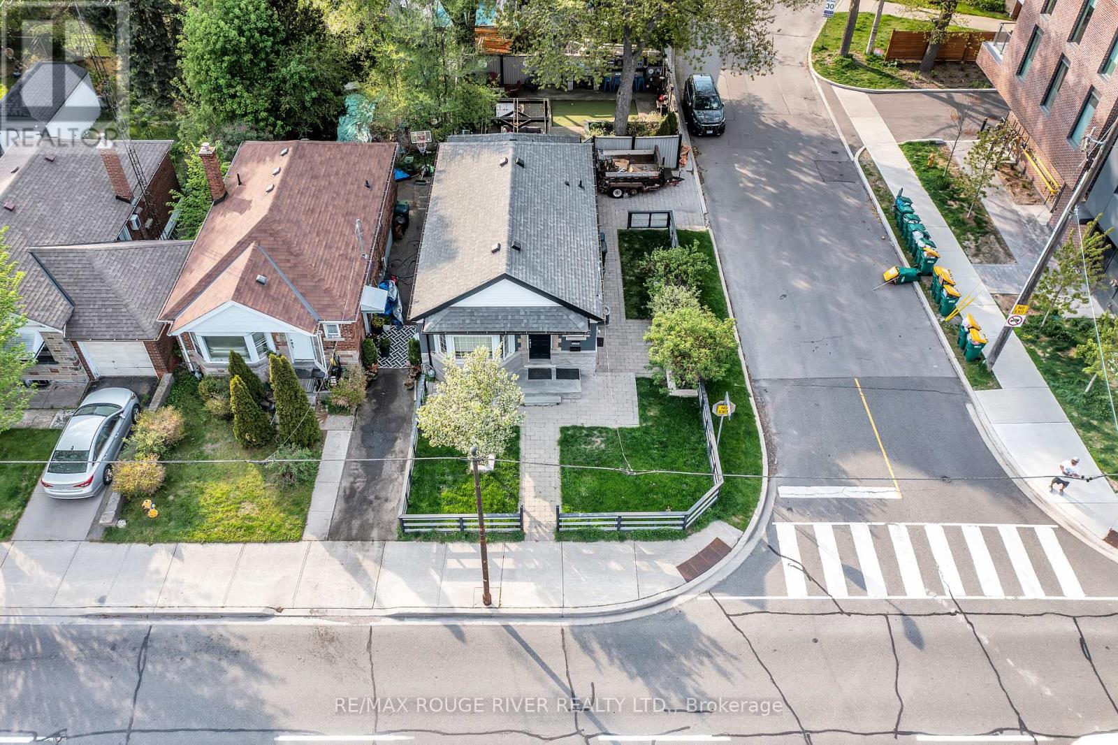 1306 KINGSTON ROAD
