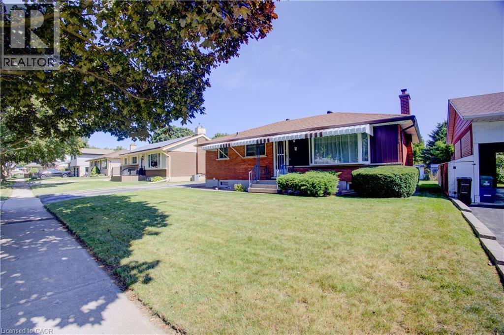 52 QUEENSTON Crescent