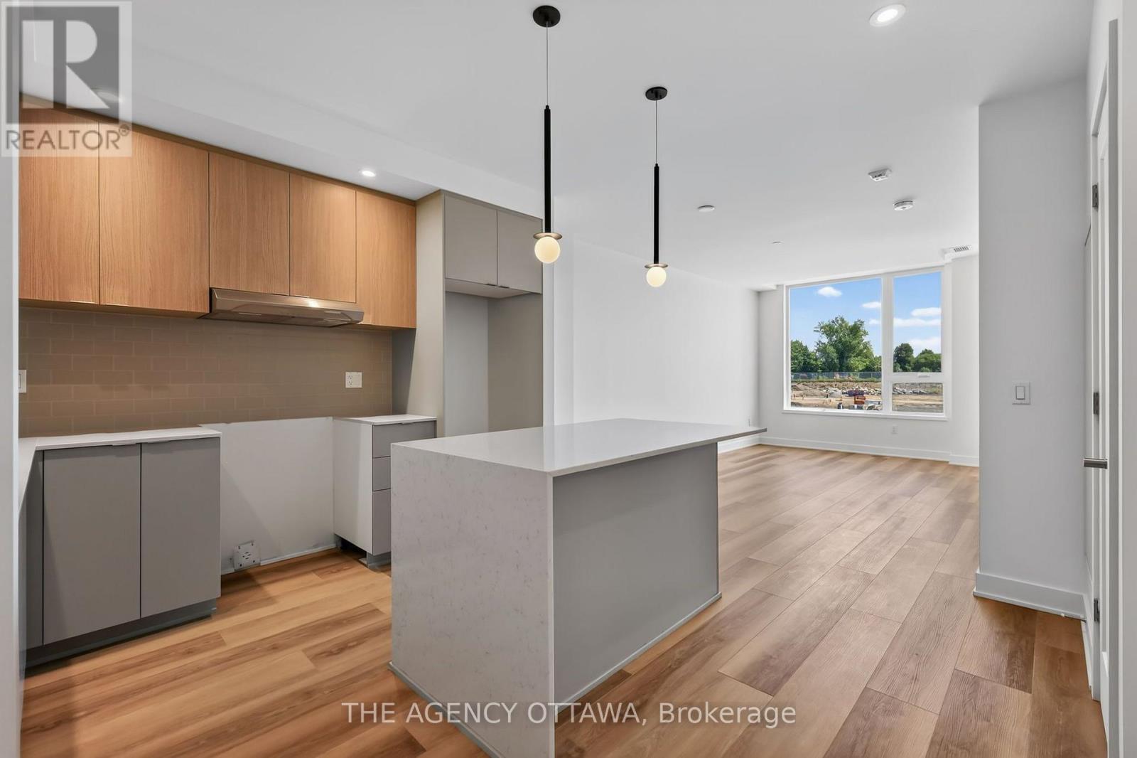 212 - 3085 RIVERSIDE DRIVE