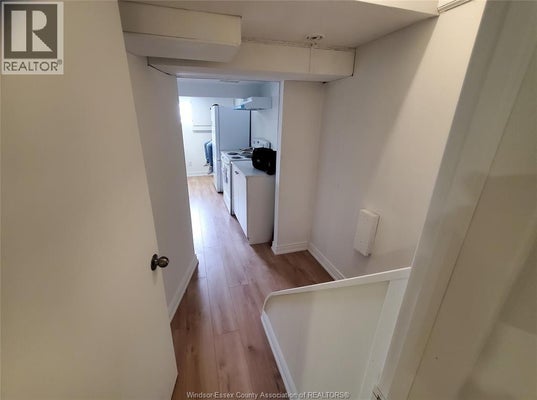 725 Church St, Windsor, ON 4