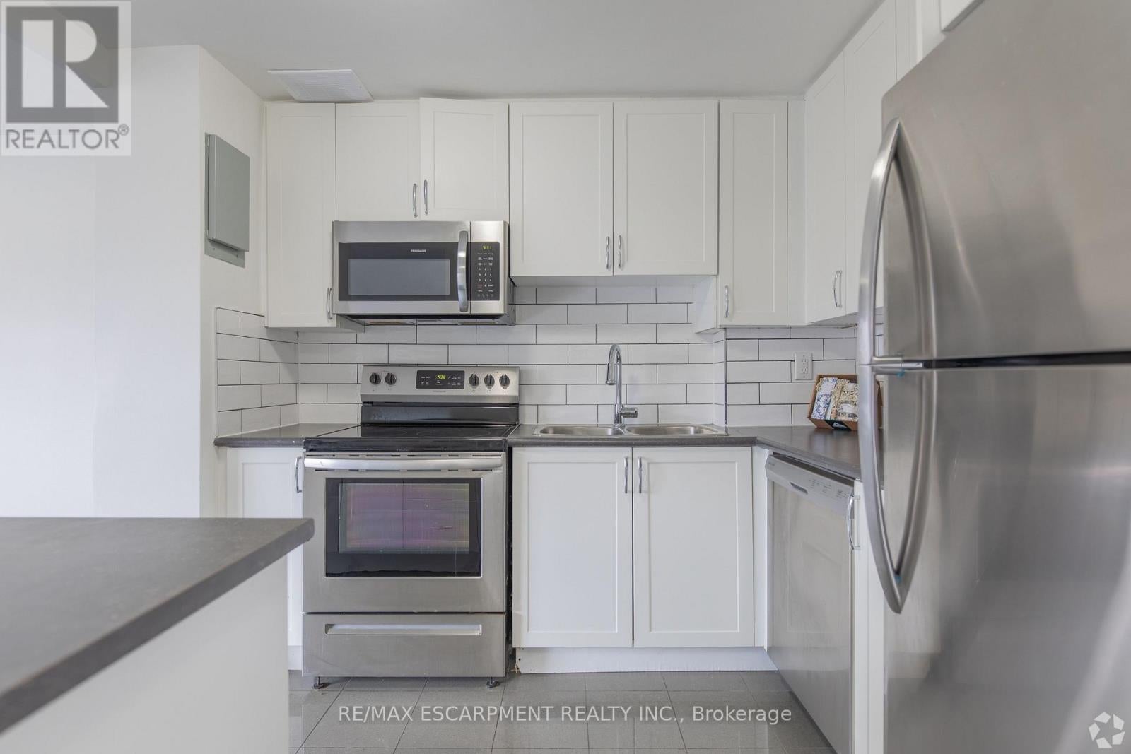 707 - 285 ERB STREET W